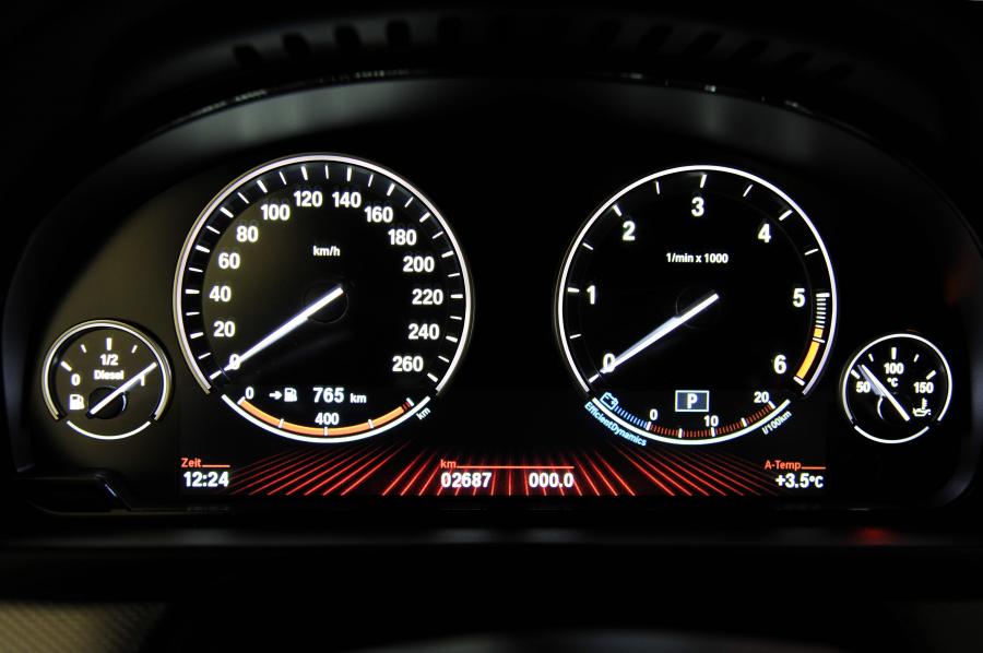  BMW M550d xDrive 2012 года  (фото 46 из 175)